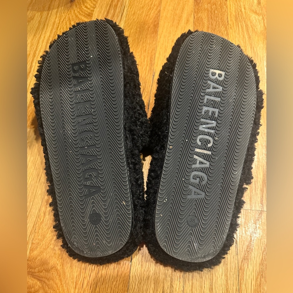 AUTHENTIC NEW YORK BALENCIAGA FURRY SLIDE SANDAL - Picture 4 of 9